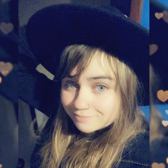 Meet your Posher, Catherine - Picture 2 of 2